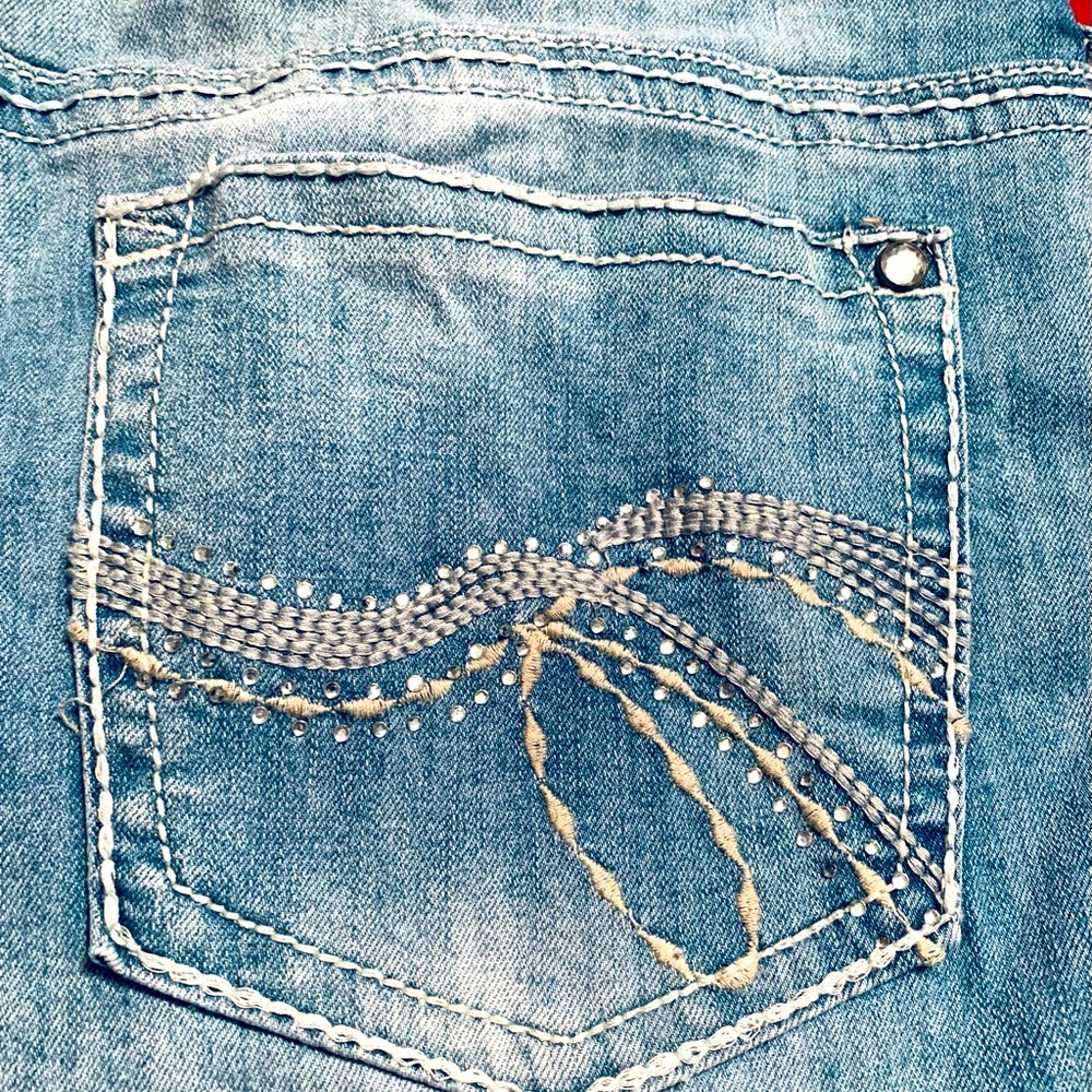Super Cute and Blingy Wallflower jean shorts.. New without tags, size 15.